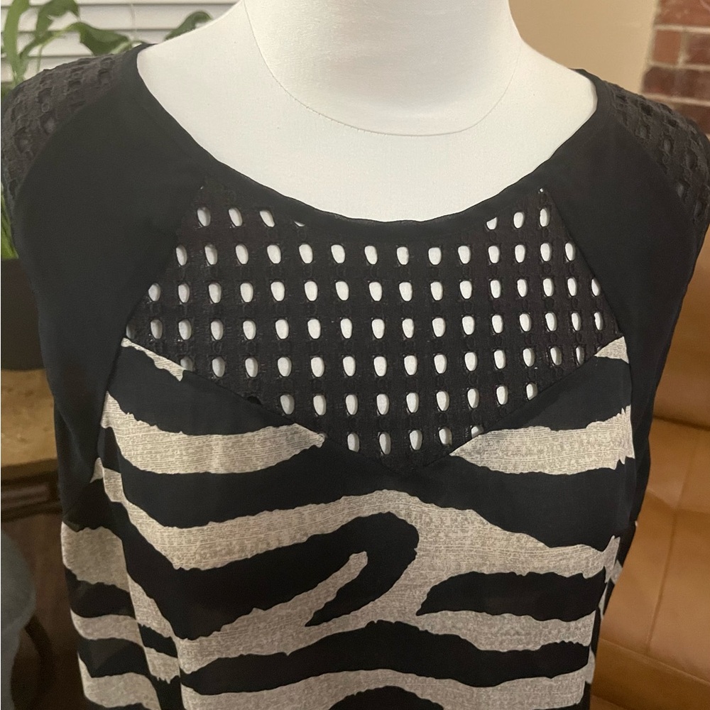 CAbi Black and Gray Textured Top - Picture 2 of 6